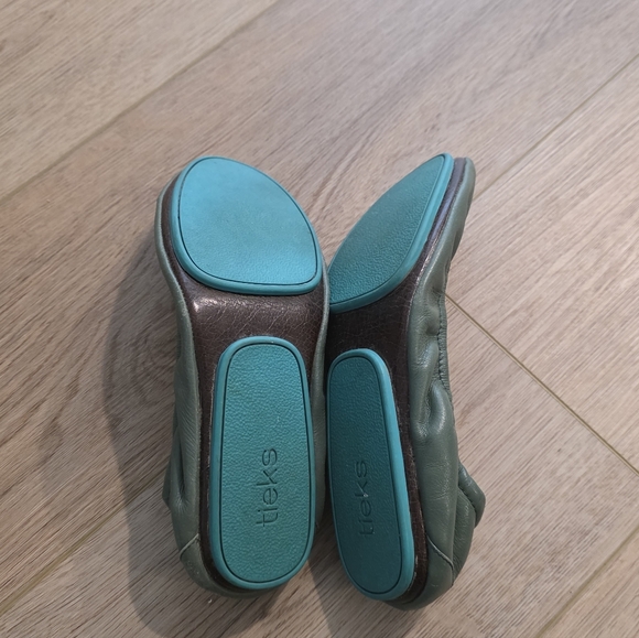 Tieks Olive Green Leather Flats Size 8 - Picture 8 of 11